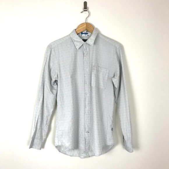 reyn spooner Tops - Reyn Spooner Women's M Light Blue Gray Button Up Shirt Floral Embossed B5
